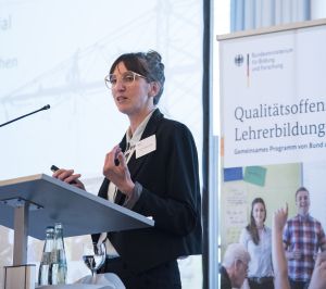 Dr. Pia Spangenberger