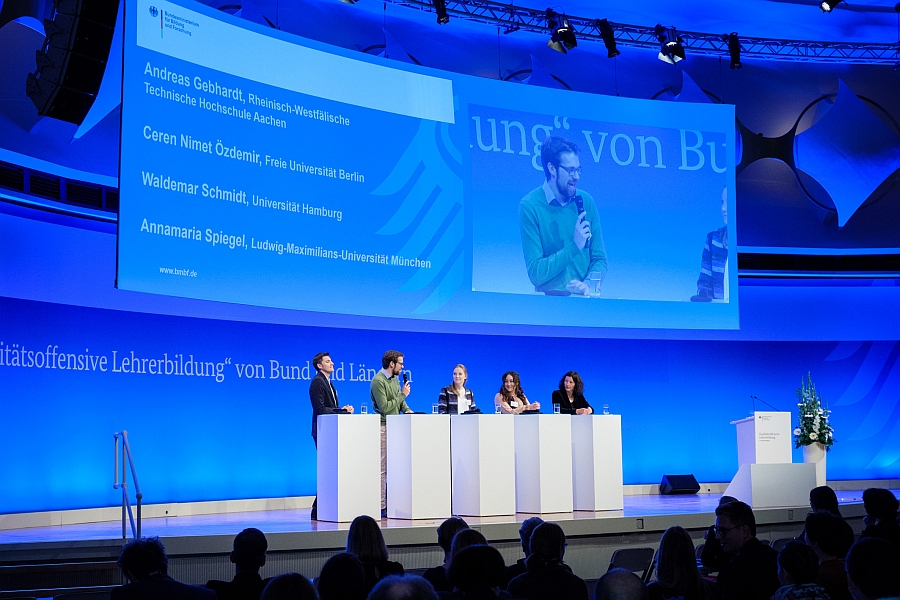 Podiumsrunde mit Lehramsstudierende