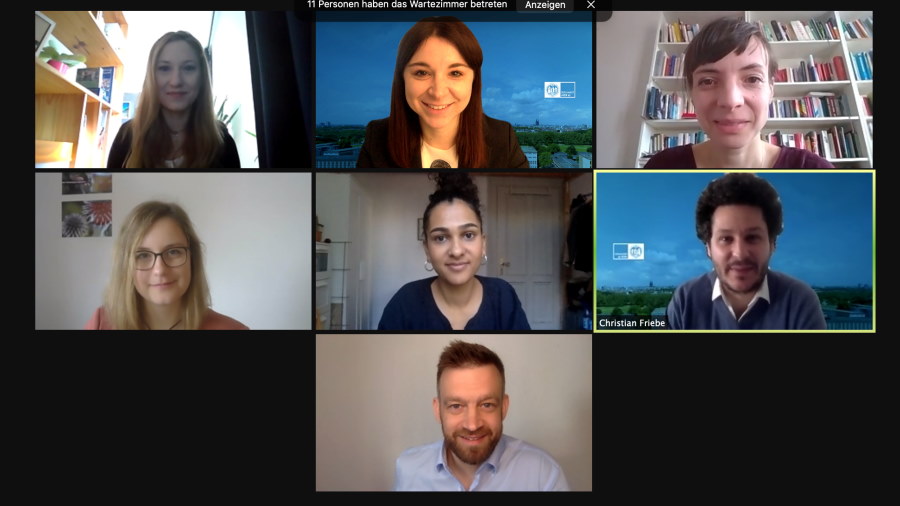 Screenshot einer Online-Veranstaltung mit neun Personen, die per Webcam zugeschaltet sind