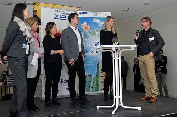 v. l. n. r.: Dr. Anja Pitton, Prof. Dr. Anne-Marie Fritz-Stratmann, Prof. Dr. Nicolle Pfaff , Prof. Dr. Maik Walpuski, Prof. Dr. Isabell van Ackeren, Prof. Dr. Stefan Rumann.